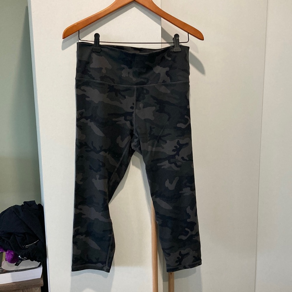 Zyia high wasted camo leggings